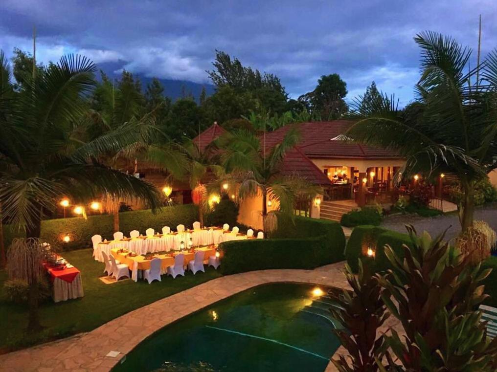 Ahadi Lodge 阿鲁沙 外观 照片