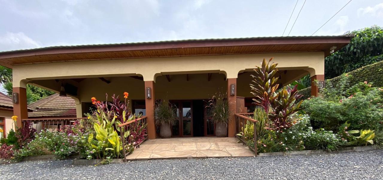 Ahadi Lodge 阿鲁沙 外观 照片